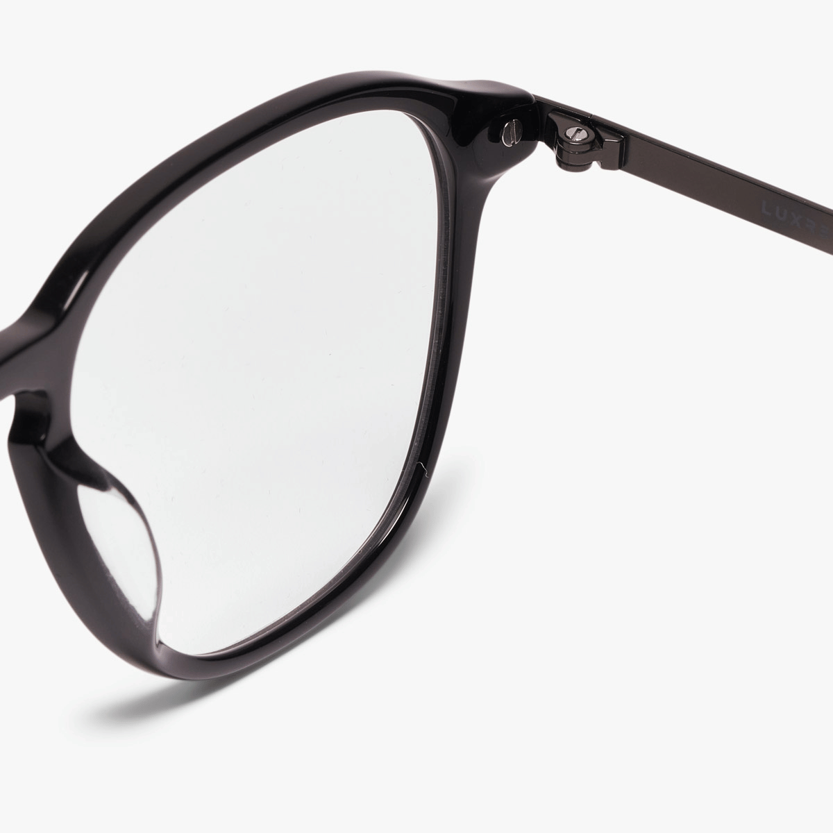 Luxreaders stylish Men's Rønne Black Reading glasses. Made from Titanium in a Square shape.