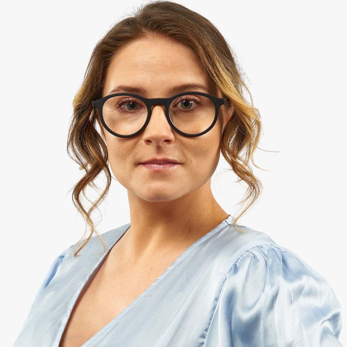 Luxreaders stylish Women's Løkken Black Reading glasses. Made from Acetate in a Round shape.