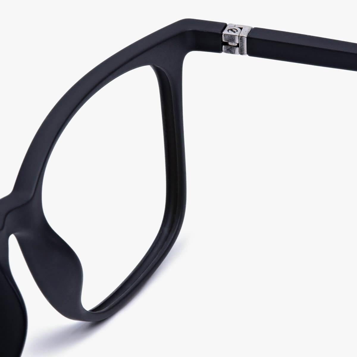 Luxreaders stylish Women's Fyn Black Blue light glasses. Made from Rubber in a Square shape.