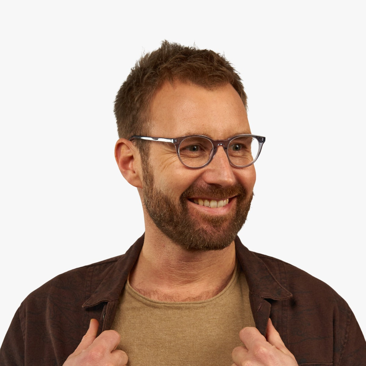 mens-orebro-crystal-grey_blue-light-glasses_male-model-1.jpg?v=1771427075&width=1200