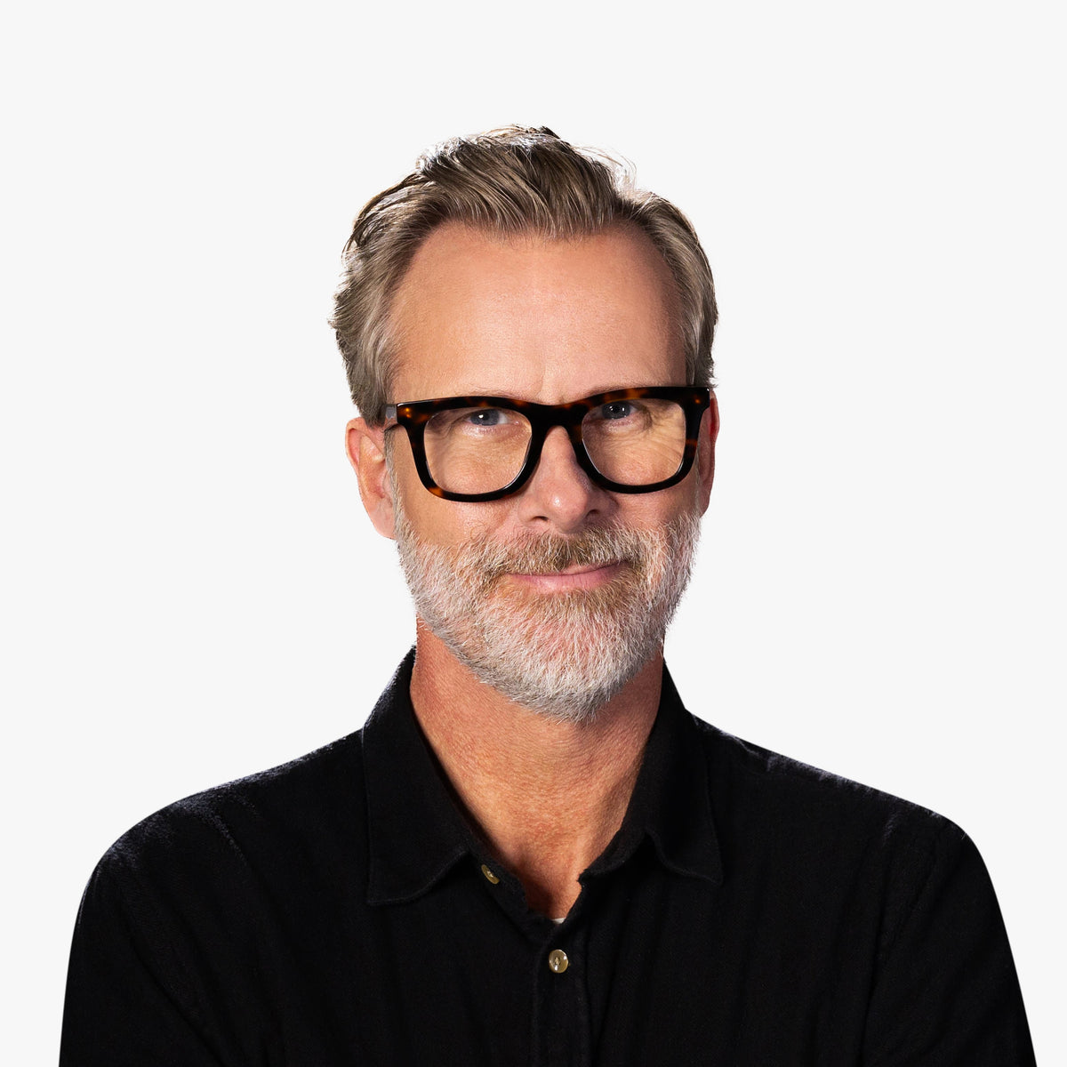 mens-samso-light-turtle_reading-glasses_male-model-1.jpg?v=1771429420&width=1200