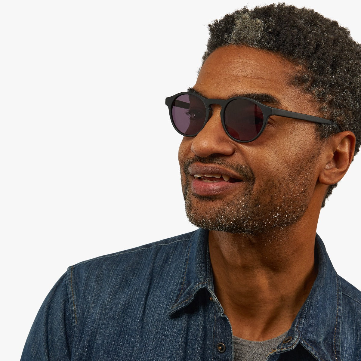 Person wearing Men's Trondheim Black sunglasses