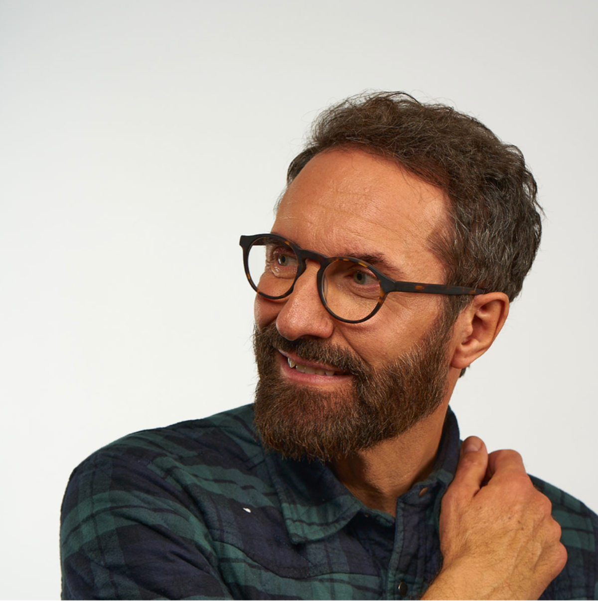 Person wearing Men's Trondheim Dark Turtle glasses