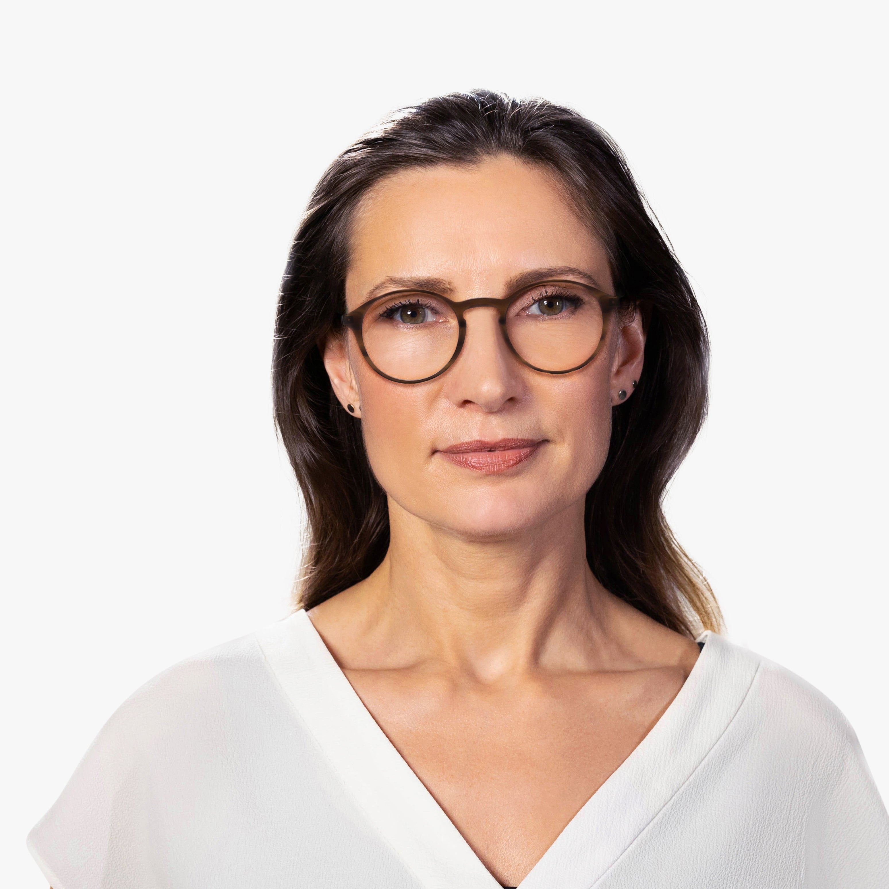 Person wearing women's Ærø Pale Brown glasses