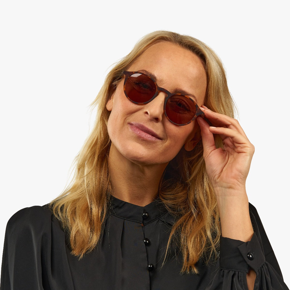 Person wearing Women's Læsø Turtle sunglasses