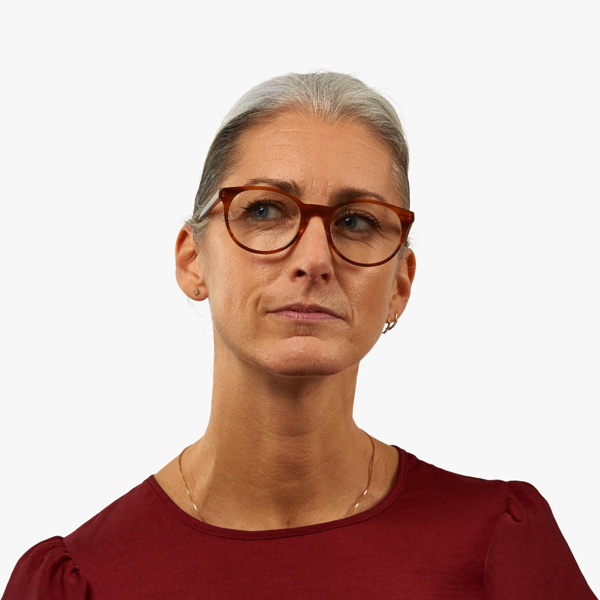 Person wearing Women's Örebro Shiny Walnut glasses with a brown frame